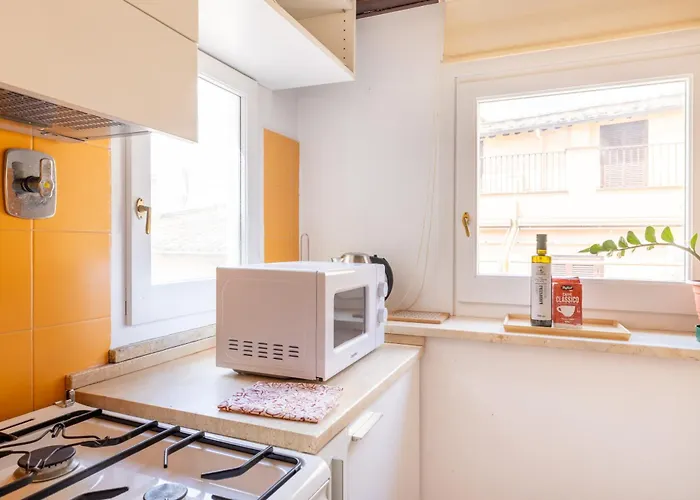 Piazza Navona Rooftop Retreat B *