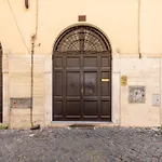 Piazza Navona Rooftop Retreat B Рим