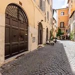 Piazza Navona Rooftop Retreat B Апартаменты Рим