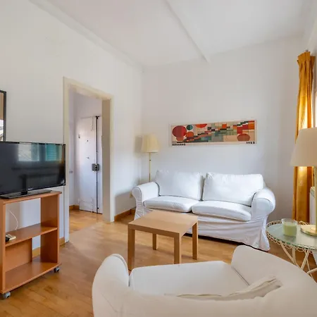 Piazza Navona Rooftop Retreat B *