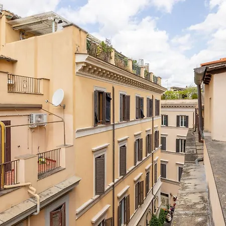 Piazza Navona Rooftop Retreat B