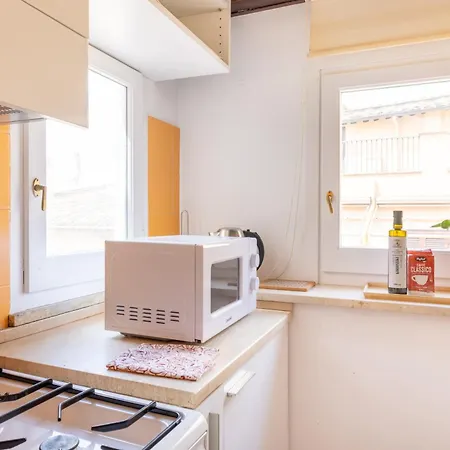 Piazza Navona Rooftop Retreat B *